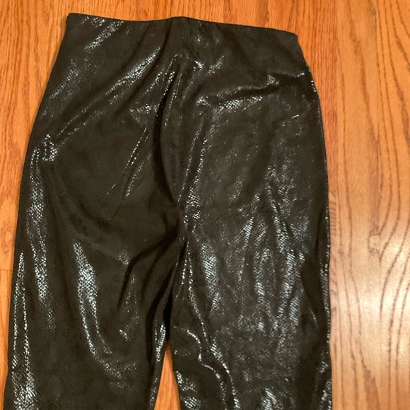 Rita Leather Faux Pants, Black with Snake Print Design, Side Zip, Sz S - Picture 2 of 11